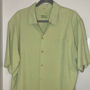 Men’s Tommy Bahama button up green button up shirt! Size XL
